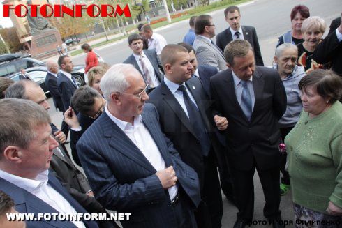 Николай Азаров отведал кировоградской колбасы (фото)